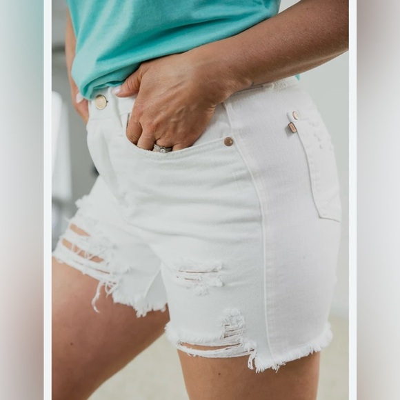 Judy Blue White Hi-Rise Distressed Denim Shorts Size 1X - Picture 1 of 7